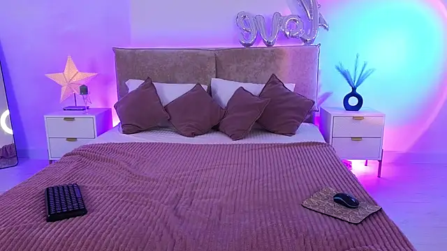 Jules night online show from April 16, 9:26 pm