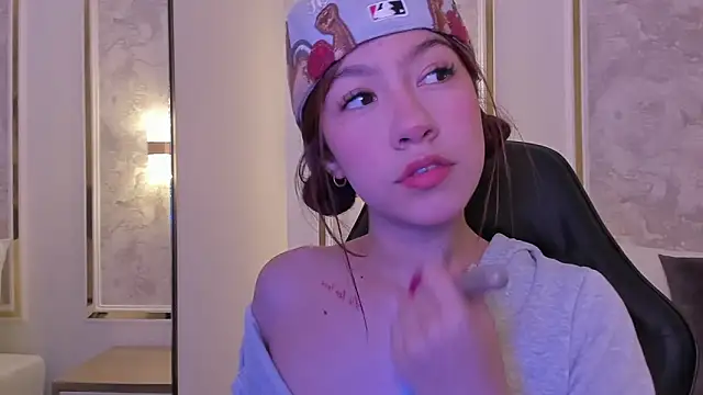 Snapshot of doll_eyees_ chatting on September 20, 3:51 am doll eyees online show from September 20, 3:51 am
