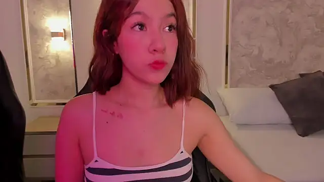 Snapshot of doll_eyees_ chatting on September 20, 7:37 pm doll eyees online show from September 20, 7:37 pm