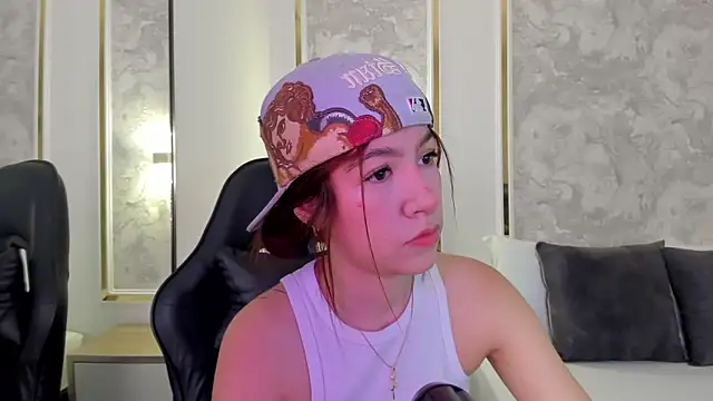 Snapshot of doll_eyees_ chatting on September 23, 2:14 am doll eyees online show from September 23, 2:14 am