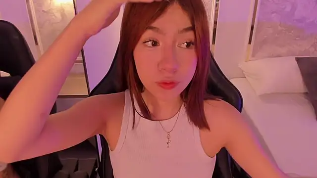 Snapshot of doll_eyees_ chatting on September 30, 7:24 am doll eyees online show from September 30, 7:24 am