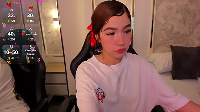 Snapshot of doll_eyees_ chatting on October 11, 7:12 pm doll eyees online show from October 11, 7:12 pm