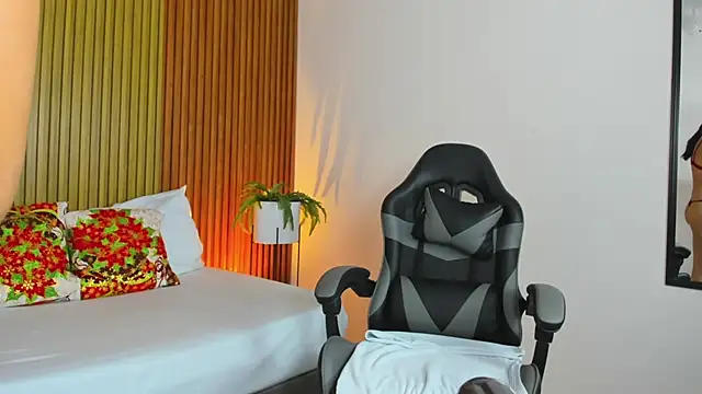 liliand  online show from December 5, 2:09 am