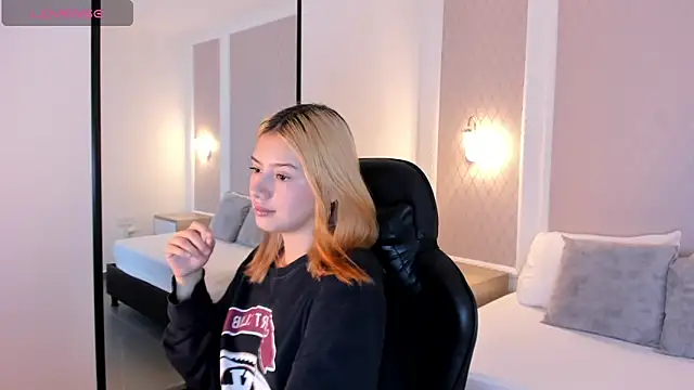 daniand  online show from November 11, 2:00 am