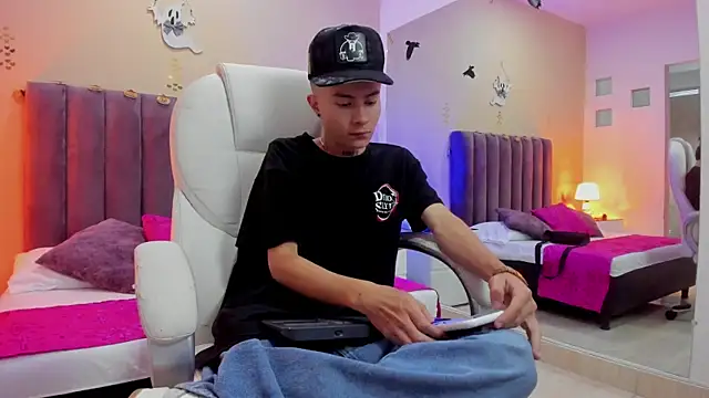 Nascary Fox online show from October 28, 7:38 pm