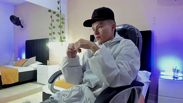 Nascary Fox online show from November 2, 12:51 pm