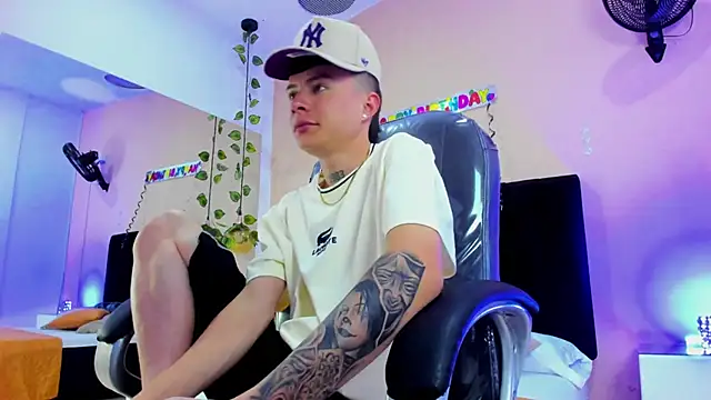 Nascary Fox online show from November 26, 7:59 pm