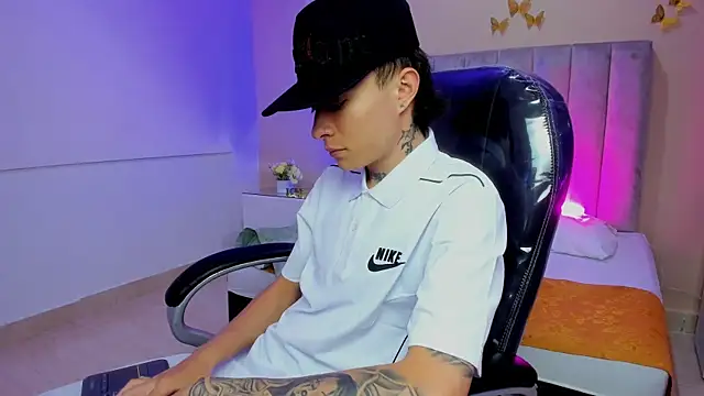 Nascary Fox online show from February 22, 2:15 pm