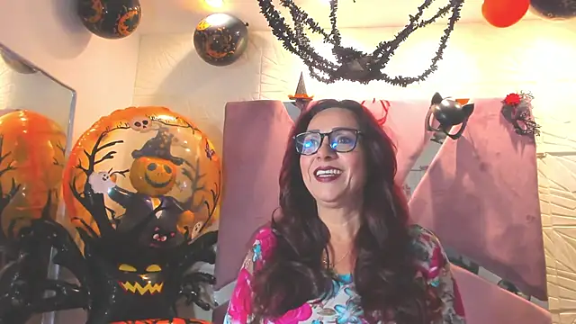 Snapshot of Madame_Angelic_ chatting on October 19, 5:41 am Madame Angelic online show from October 19, 5:41 am