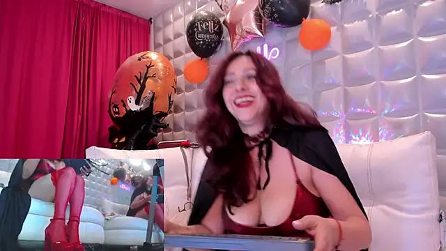 Snapshot of Madame_Angelic_ chatting on October 21, 5:19 am Madame Angelic online show from October 21, 5:19 am
