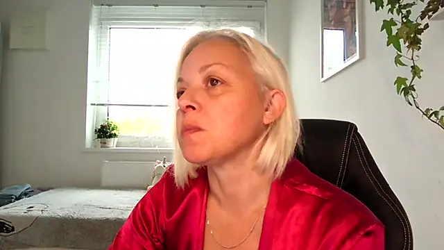 Linsy Kim online show from November 2, 9:00 am