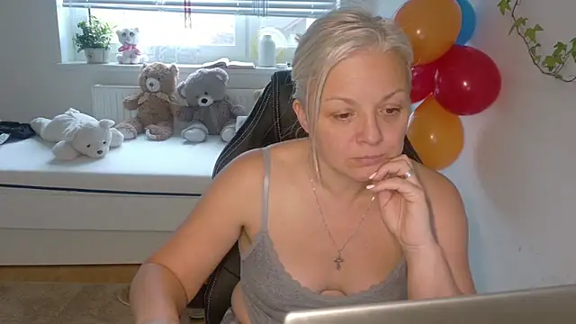 Linsy Kim online show from December 14, 9:03 am