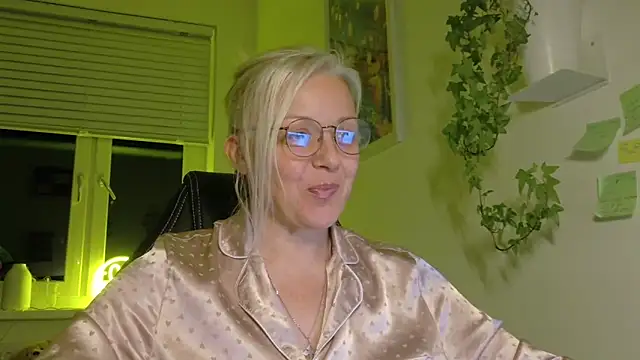 Linsy Kim online show from March 6, 8:27 pm