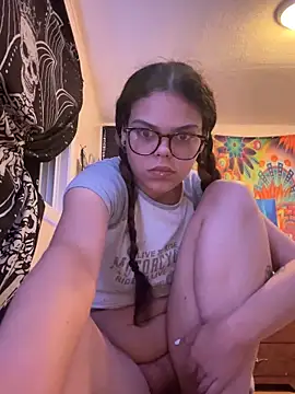 Snapshot of kykyloves chatting on September 15, 2:44 am kykyloves online show from September 15, 2:44 am