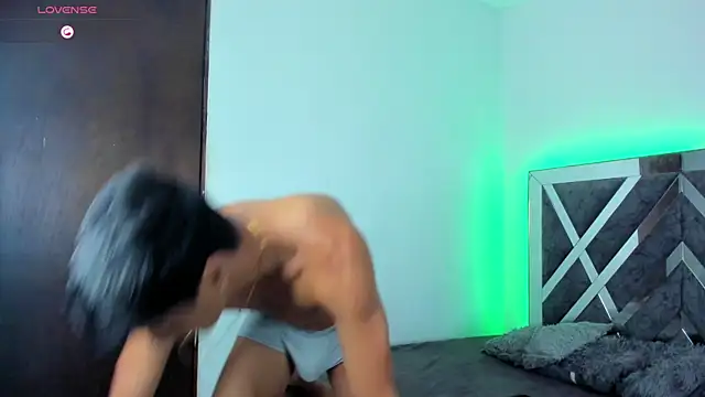 Robertmiller21 online show from April 17, 2:58 am