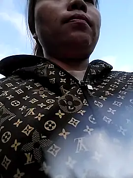 venu00 online show from December 22, 5:37 am