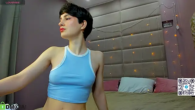 Adeline Perle online show from November 5, 1:16 am