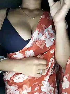 Snapshot of Savita2310 chatting on November 24, 12:21 am Savita2310 online show from November 24, 12:21 am