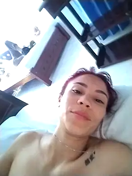 dulcelatin21 online show from October 31, 3:46 pm