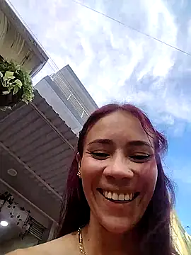 dulcelatin21 online show from November 1, 9:50 pm