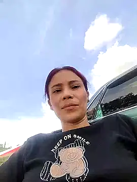 dulcelatin21 online show from November 4, 8:30 pm