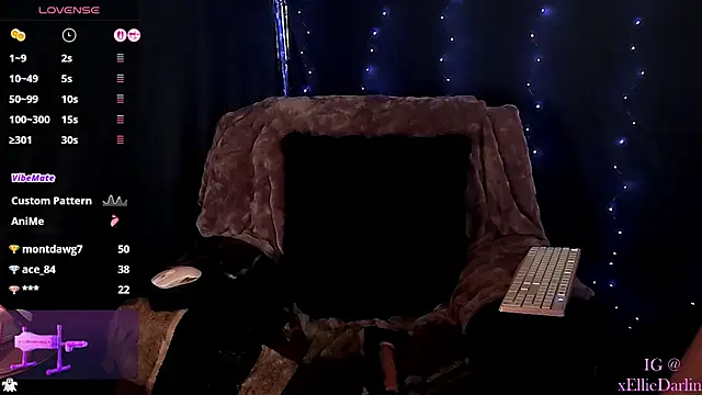 Snapshot of EllieDarlyn chatting on February 20, 1:35 am EllieDarlyn online show from February 20, 1:35 am