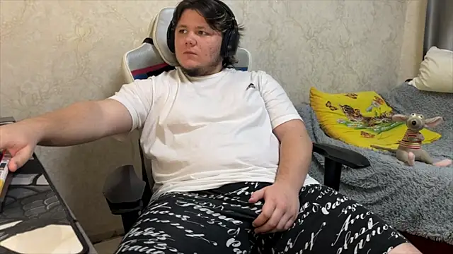 desiredude9 online show from October 8, 6:05 pm