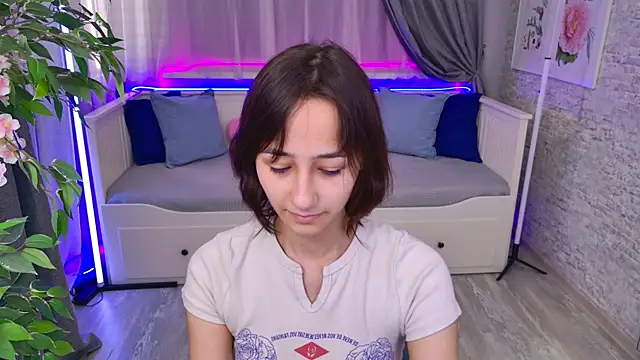 Snapshot of EmilySwonn chatting on September 18, 3:58 pm EmilySwonn online show from September 18, 3:58 pm