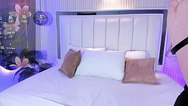 MariathLittle online show from November 10, 6:29 pm