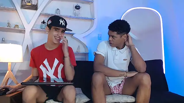 PRETTY FEM online show from September 30, 1:27 pm