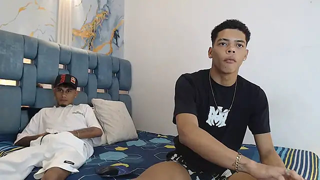 PRETTY FEM online show from February 18, 1:34 am