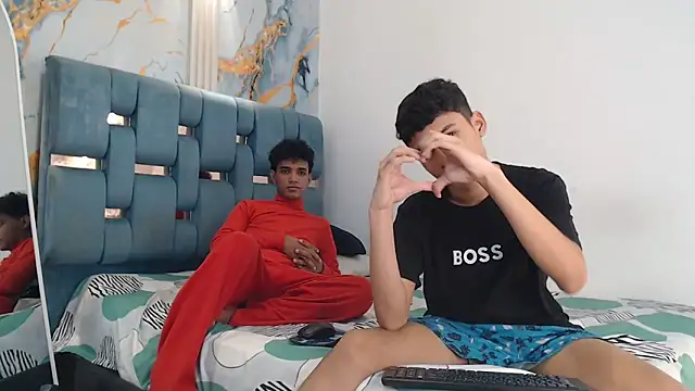 PRETTY FEM online show from March 21, 1:54 am