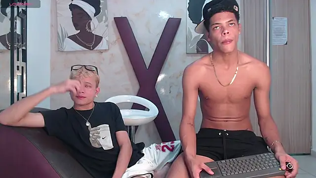 PRETTY FEM online show from July 25, 1:36 am