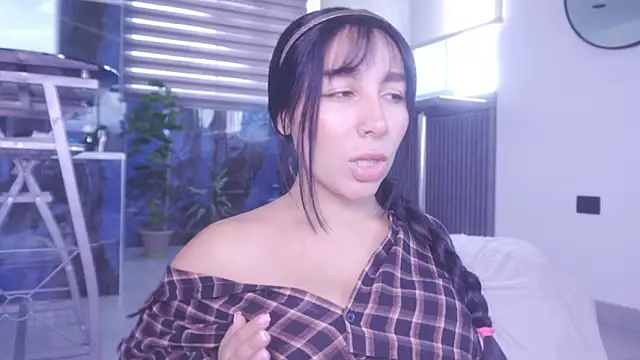 greciadom555 online show from May 27, 9:01 pm