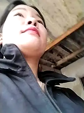 lylylove online show from October 29, 12:35 am