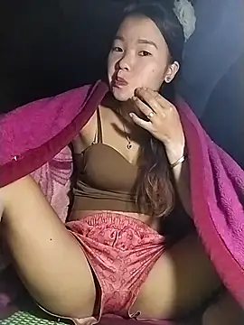 lylylove online show from November 1, 12:45 am