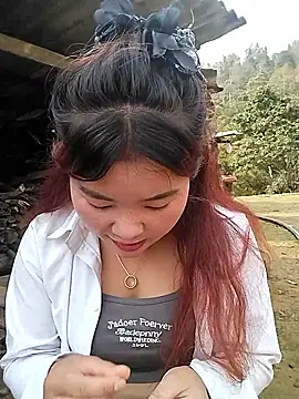 lylylove online show from March 18, 2:26 am