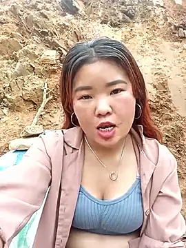 lylylove online show from March 25, 6:08 am