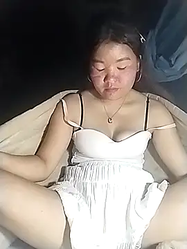 lylylove online show from April 3, 1:42 pm