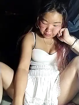 lylylove online show from April 4, 2:10 am