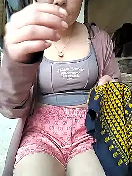 lylylove online show from April 9, 12:54 am