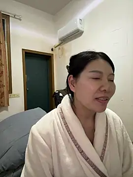 xiiuuff18 online show from November 30, 12:42 pm