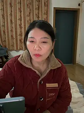 xiiuuff18 online show from February 12, 12:00 pm