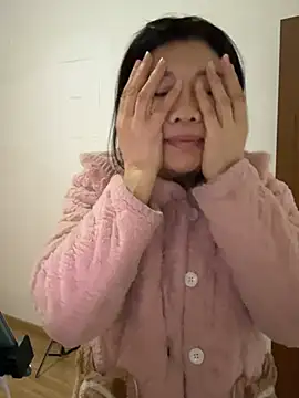 xiiuuff18 online show from February 21, 12:11 am