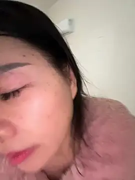 xiiuuff18 online show from March 2, 12:57 am