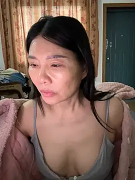 xiiuuff18 online show from March 8, 11:52 pm