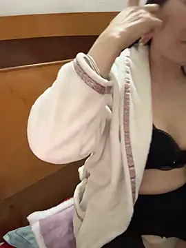 xiiuuff18 online show from March 13, 12:56 pm