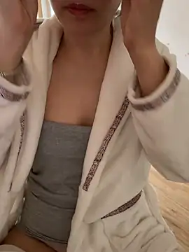 xiiuuff18 online show from April 25, 12:35 am