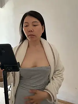 xiiuuff18 online show from April 26, 1:47 am