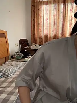 xiiuuff18 online show from May 22, 5:03 am